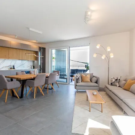 Апартаменты Crimson Holidays Трогир