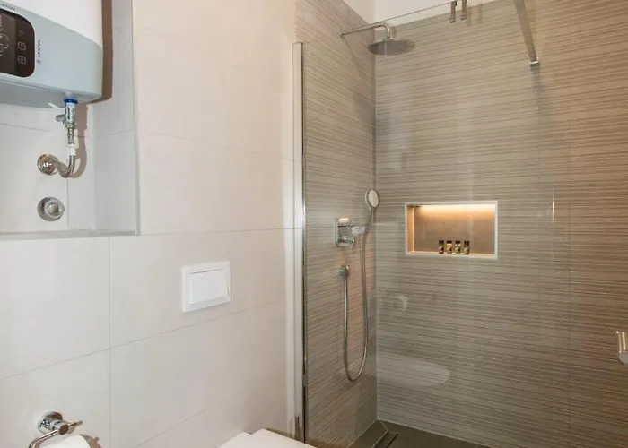 Апартаменты Crimson Holidays