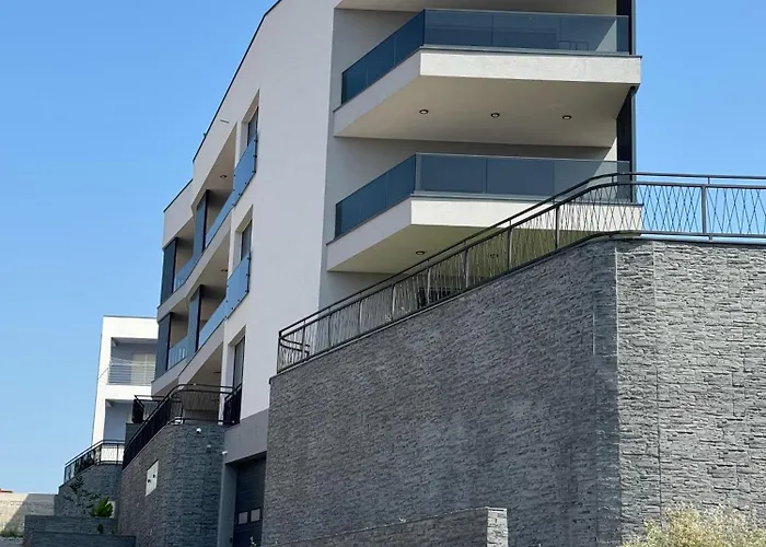 Апартаменты Crimson Holidays